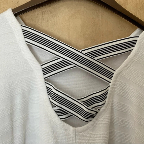 Talbots White Tunic with Blue/White Open Back.  Size M Petite - Picture 6 of 13